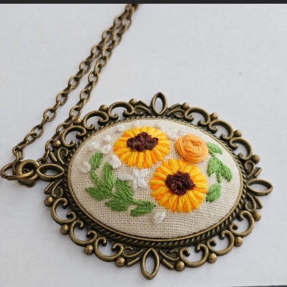 Floral Embroidered Pendant Necklace - Picture 4 of 4